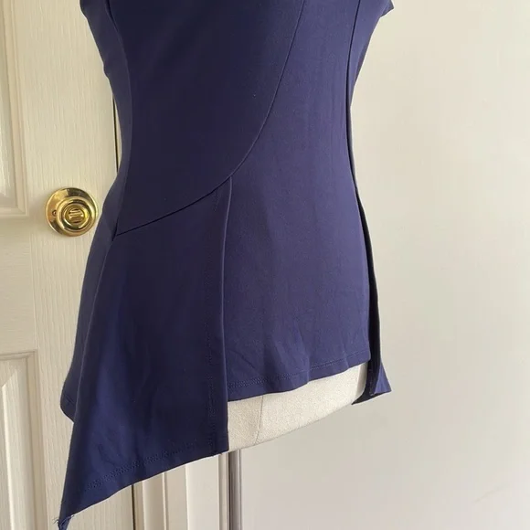 💙FOREVER NEW Sz6 Blue structured short sleeve blouse with zipper + flair detail - Picture 3 of 14